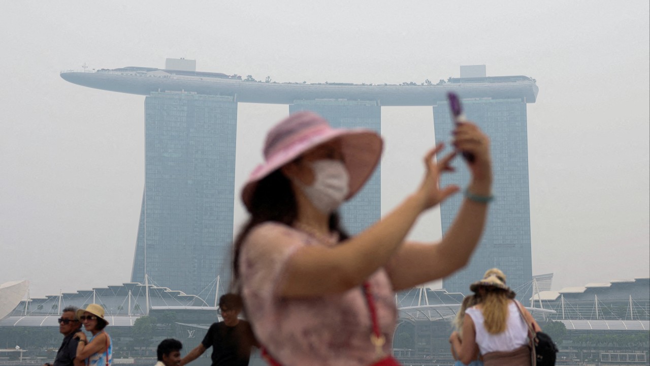 Singapur, toksik duman artarken Endonezya'daki yangınlar nedeniyle 7 şirketi hedef alıyor
