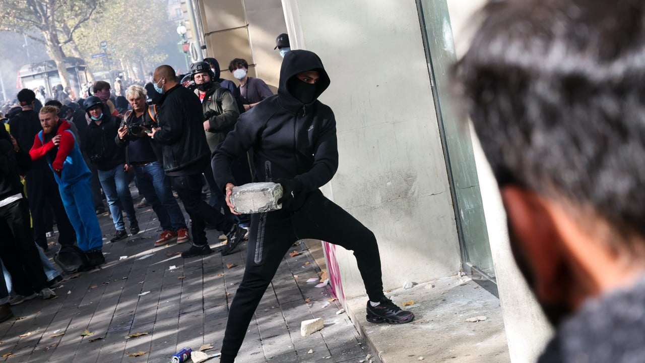 'Kabul edilemez' şiddet Fransa'yı sarsarken yağmacılar Paris'teki mağazaları yıktı