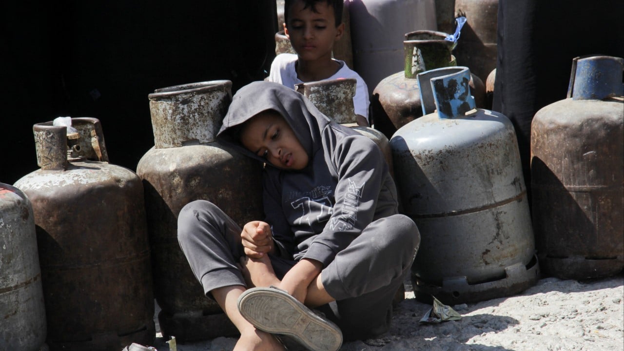 Husilerin Yemen'deki hükümet eğitim kampına düzenlediği saldırıda 53 kişi öldü