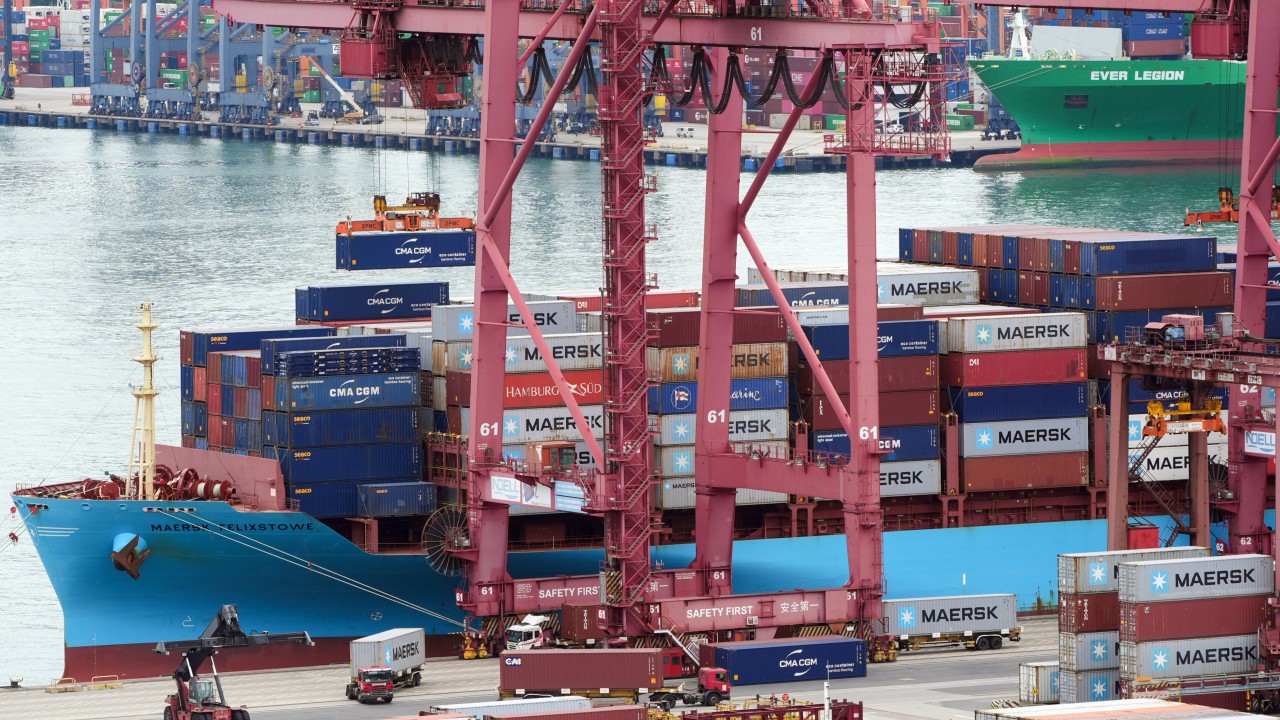 Hong Kong pasif ticaret merkezinden bölgesel kontrol kulesine nasıl geçebilir?