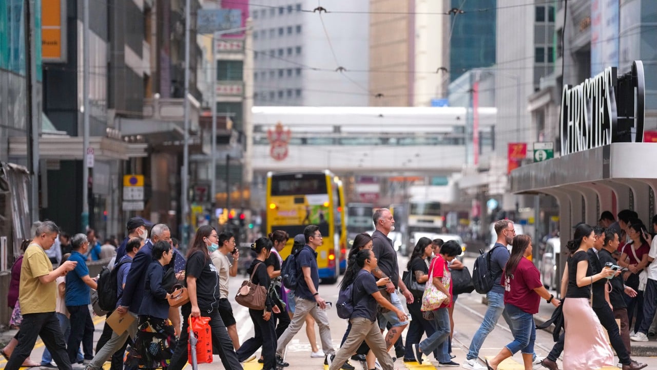 Araştırmaya göre Guangdong ivme kazanırken Hong Kong'da maaş artışı yavaşladı