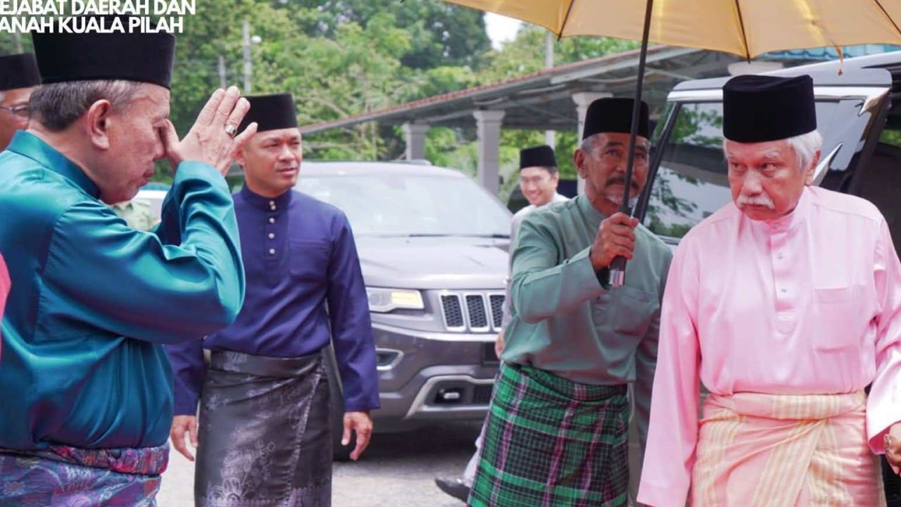 ‘I am not resigning’: embattled leader digs in as Malaysia royal crisis deepens