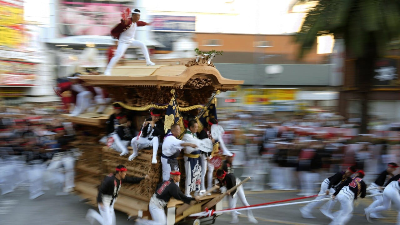 Tehlike, ölüm ve bağlılık: Japonya'nın festivalleri ölümcül kazalardan sonra krizle karşı karşıya