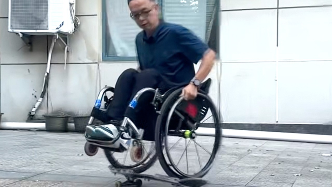 ‘Running on his hands’: Chinese world record holder wows public with skateboarding skills