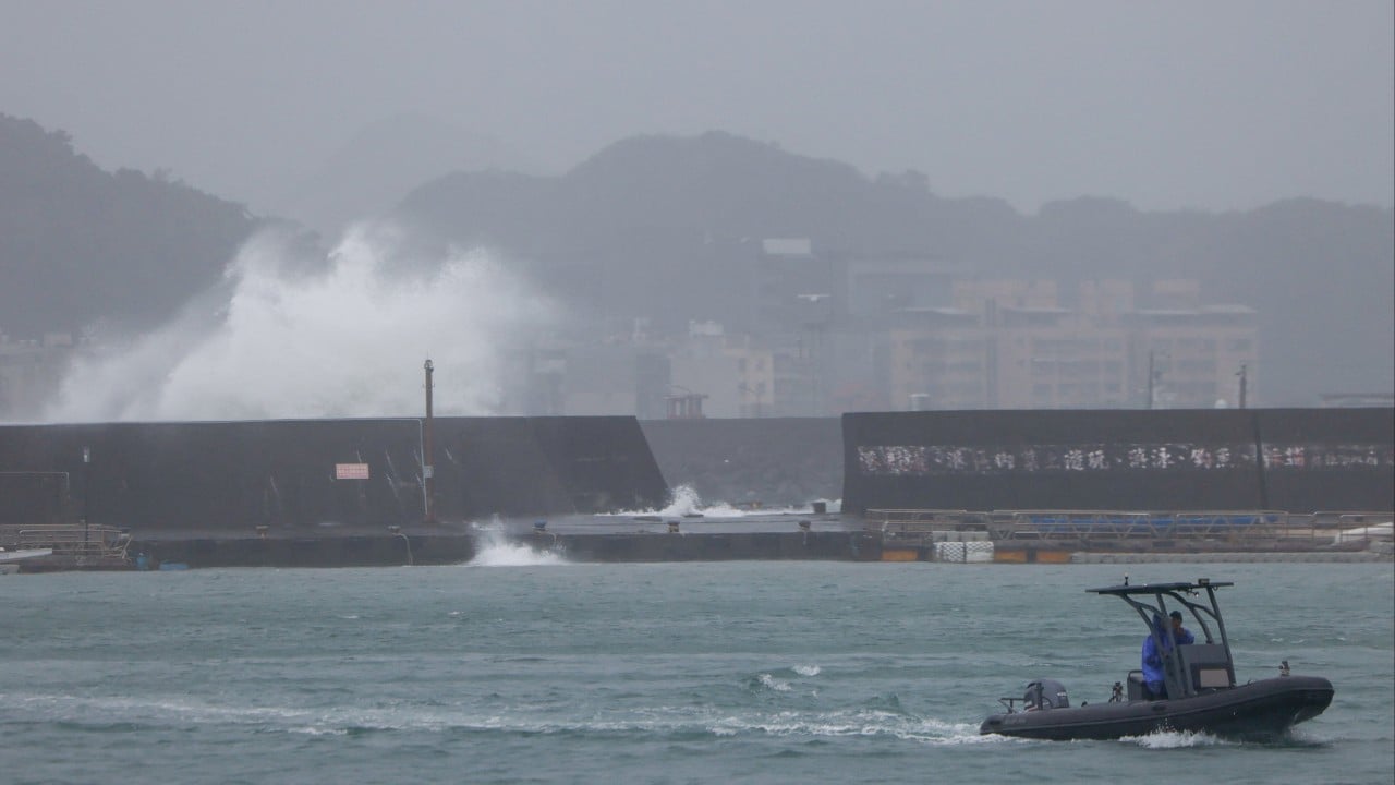 Typhoon Champi grounds hundreds of Taiwan flights, threatens Shanghai and Japan