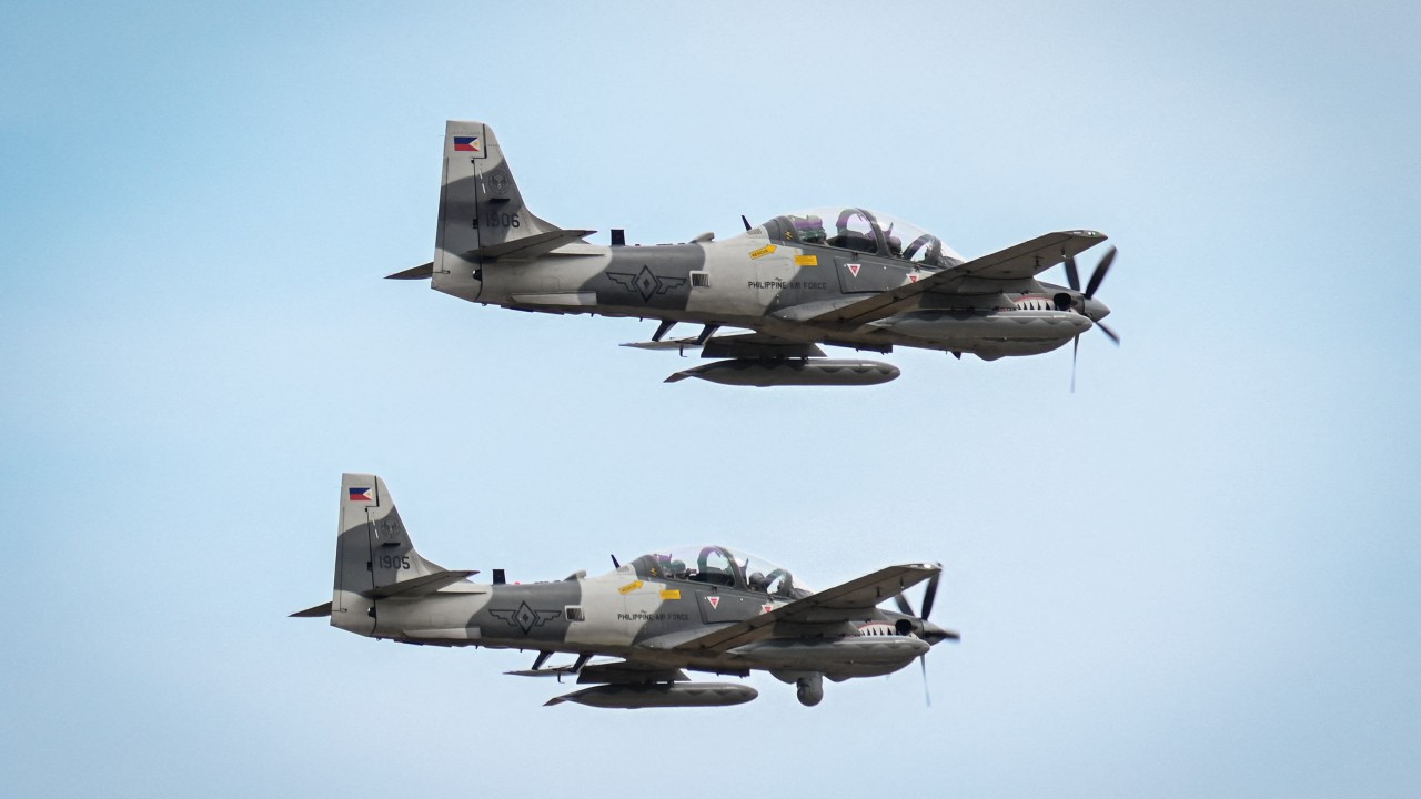 4 pilots killed in mid-air collision of Philippine military planes