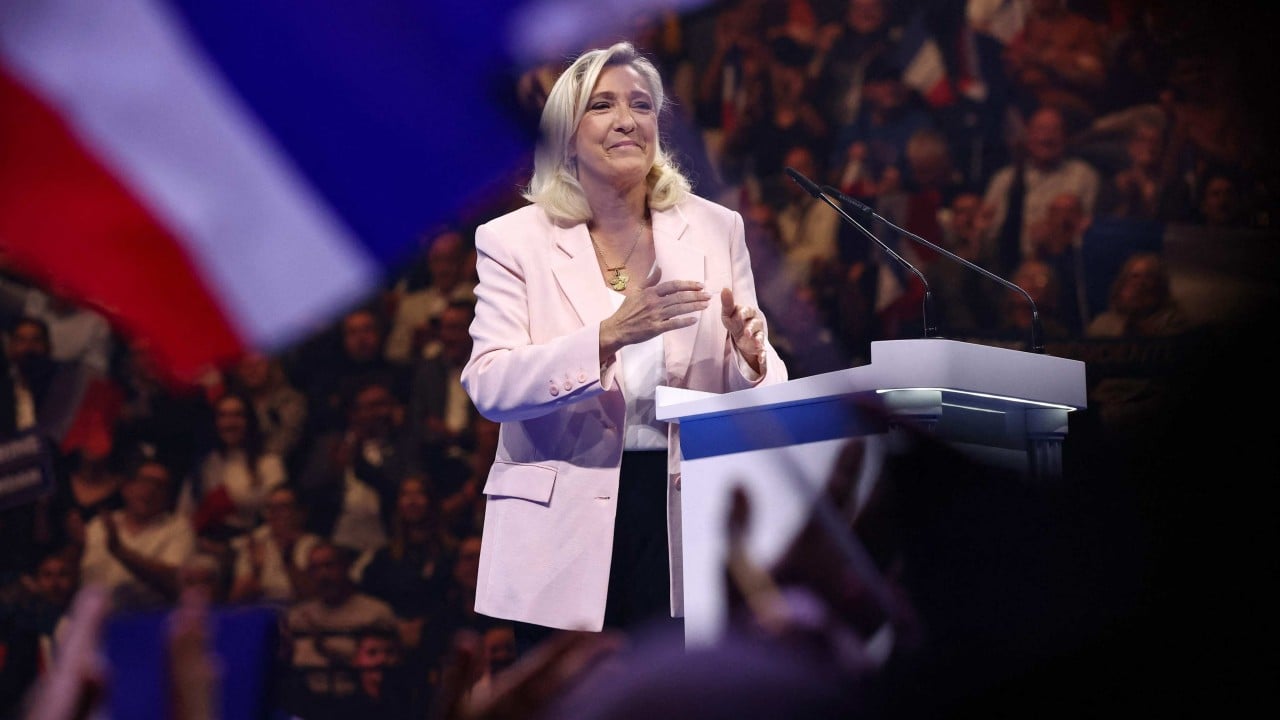 France's Le Pen launches presidential bid