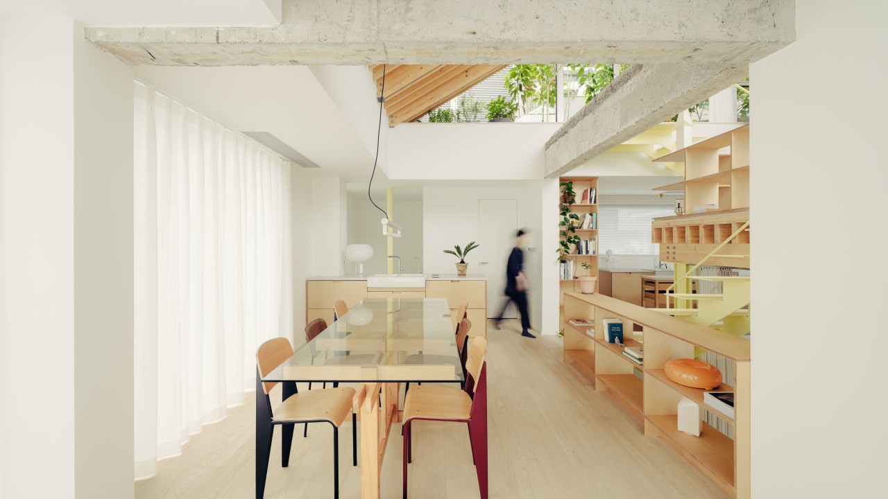 A 2-storey Chongqing residence gains 2 half floors in vertical rethink