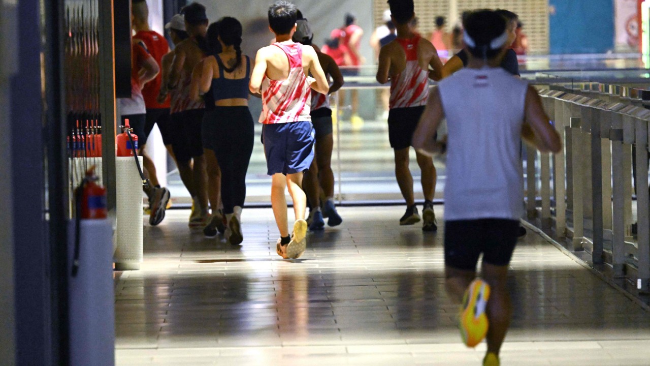 Runners swap streets for shopping malls as haze chokes Singapore