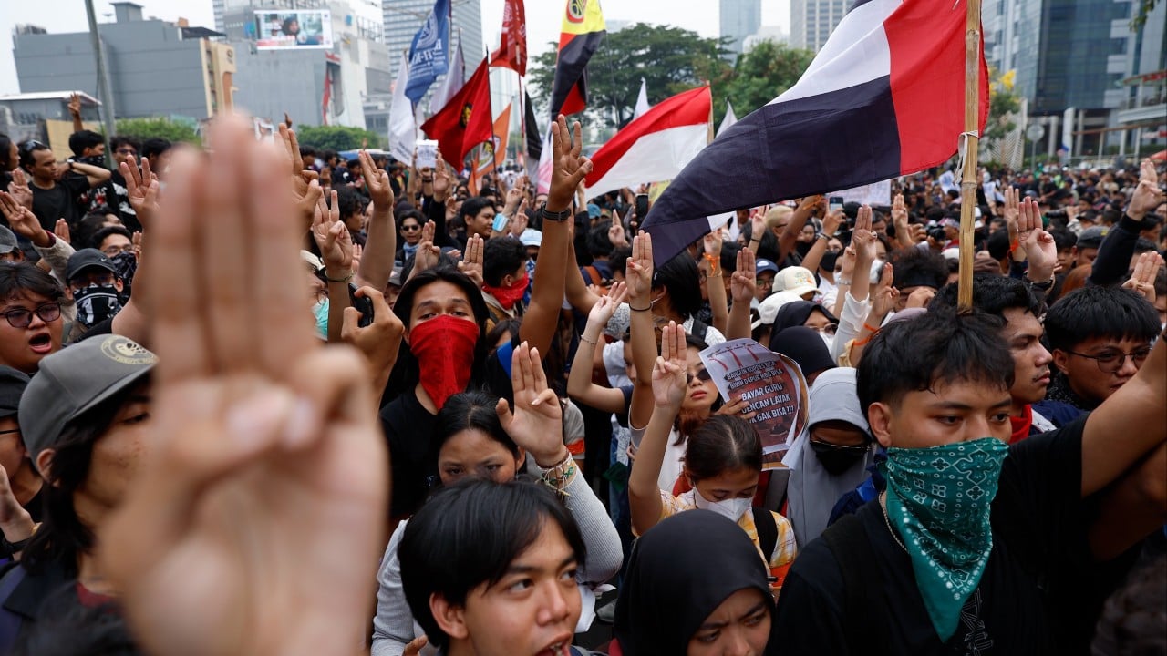 Indonesia’s haze crisis becomes rallying point for student anger at Prabowo