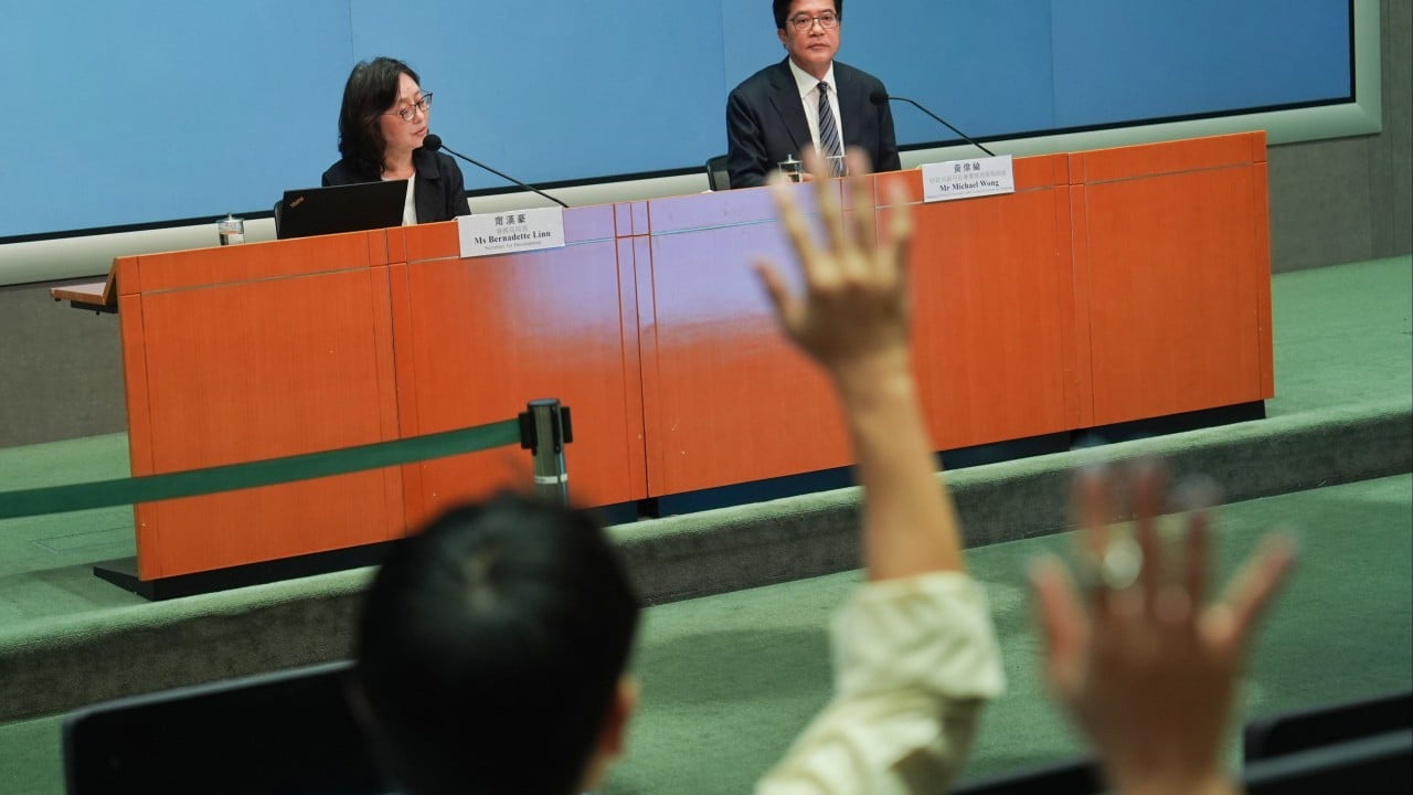 Hong Kong'un planlanan yenetim denetim kurulu zayıf gözetim nedeniyle sorumlu tutulabilir: Bakan