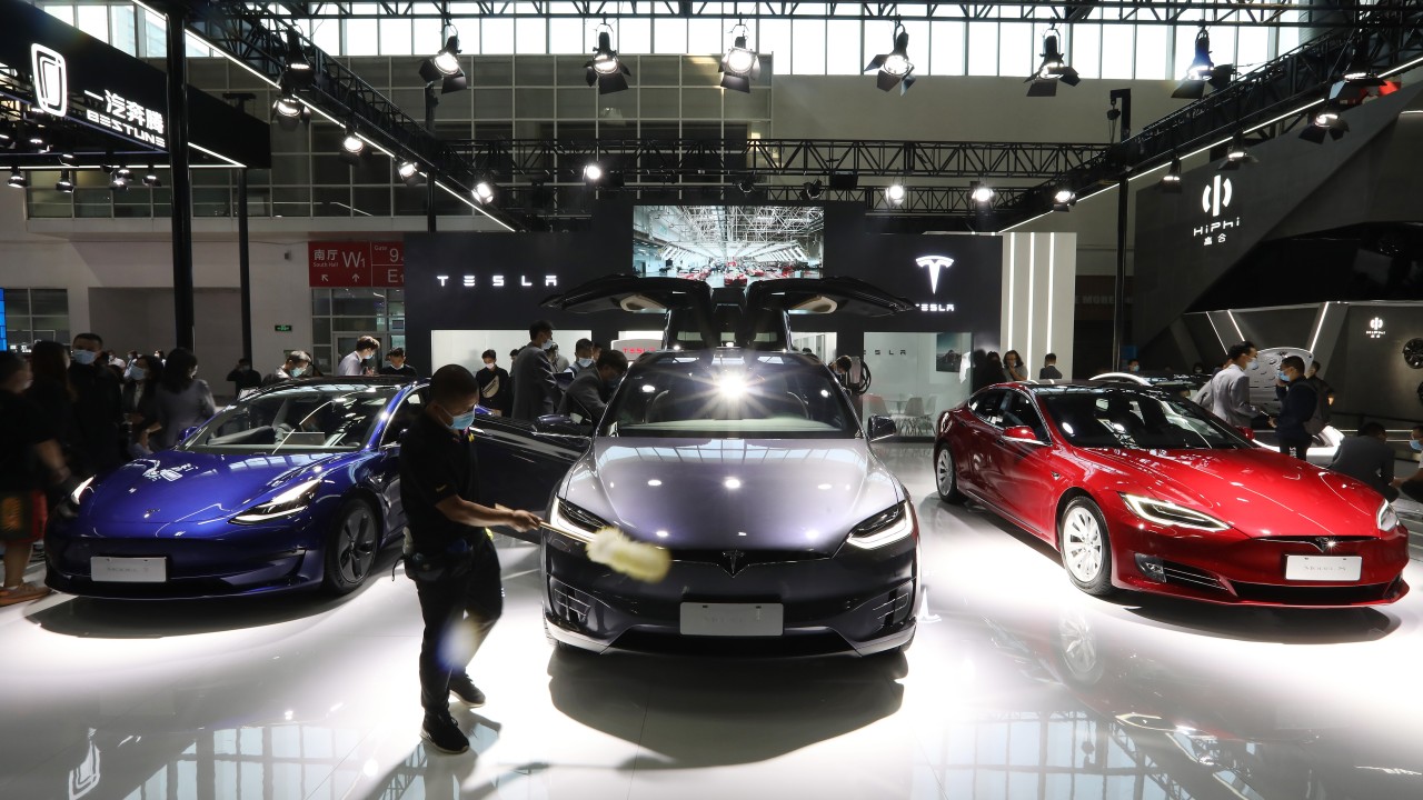 Tesla sets revenue record, makes profit thanks to pollution credit sales