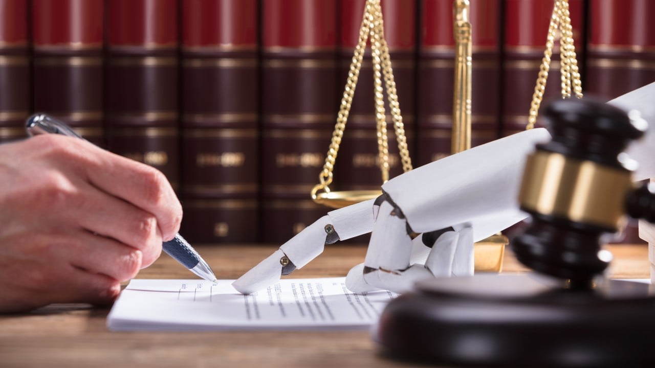 AI beats human lawyers in race to analyse contracts