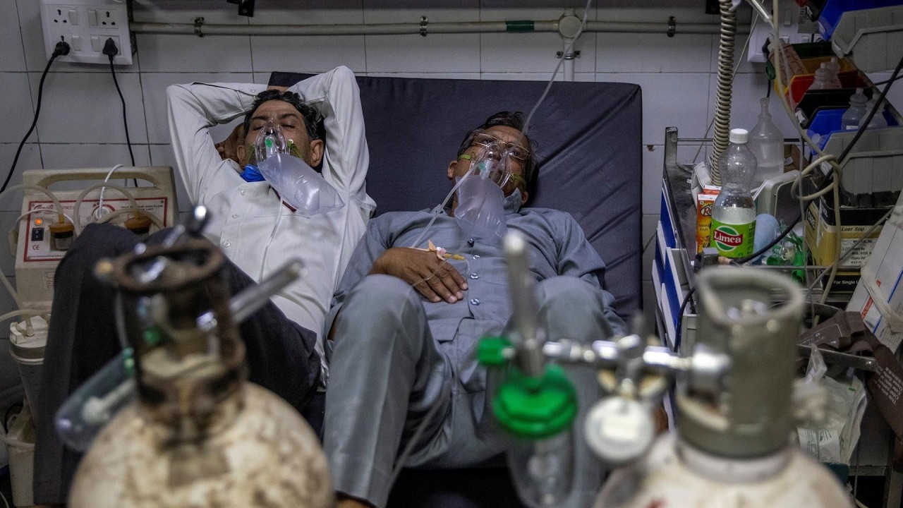 Coronavirus: India’s patients suffocate amid oxygen shortage in world’s worst virus surge thumbnail