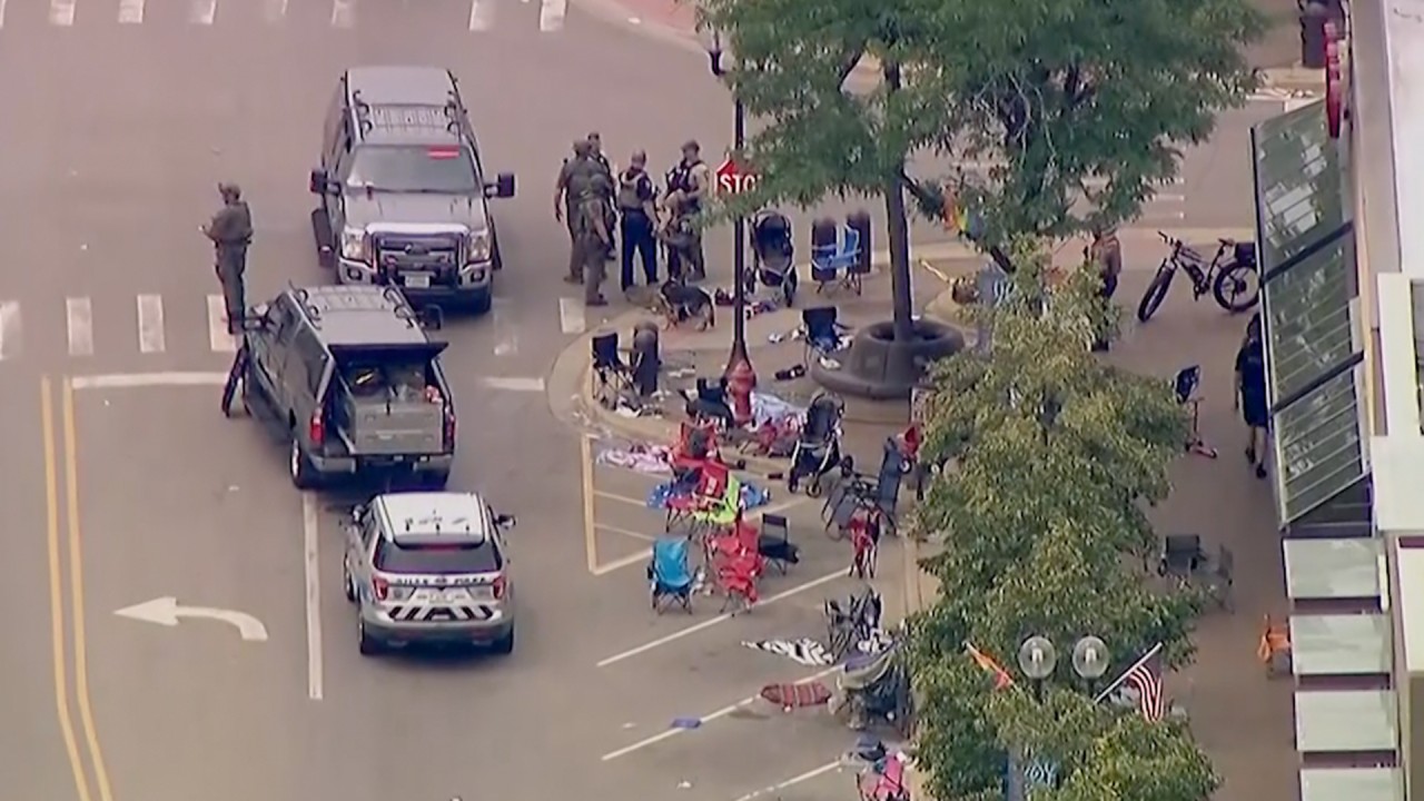 6 killed in shooting during US July 4 parade, gunman on the loose