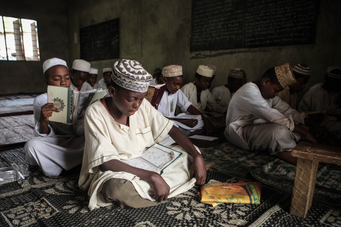 Jesus for Zanzibar: Narratives of Pentecostal Non-belonging， Islam， and Nation (Studies of Religion in Africa， 48) [ハードカバー] Olsson， Hans Zanzibar's religious tensions threaten unity, economy