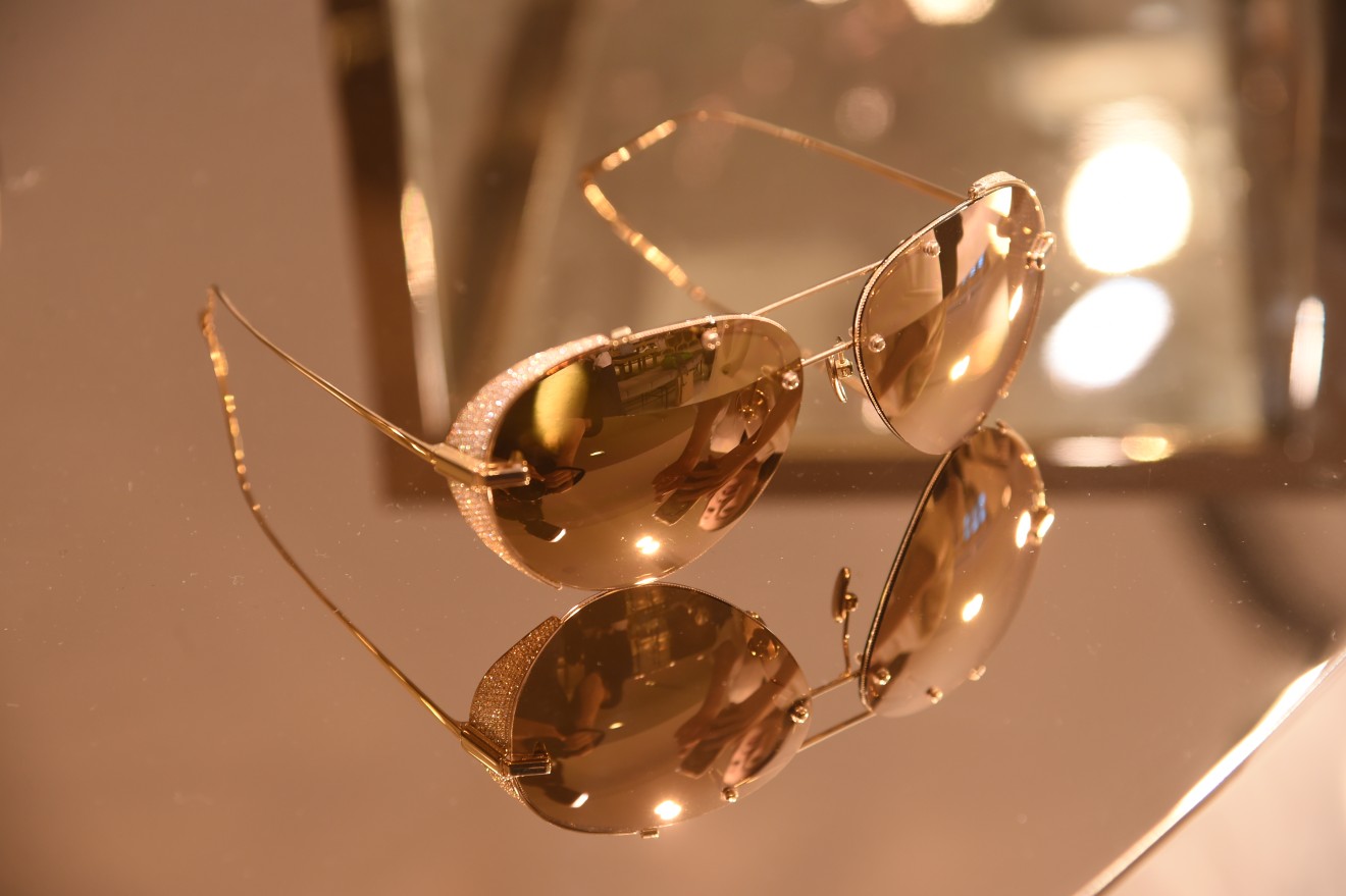 Linda Farrow Luxe Gold Sunglasses LINDA FARROW Taylor - yellow gold / green lens – Mondello 1962 main image 2