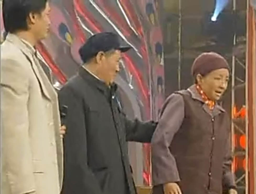 Reminiscing “the good old days”... or not. Screenshot from the Yesterday, Today, Tomorrow sketch aired during CCTV’s 1999 New Year Gala. (Picture: iQiyi)