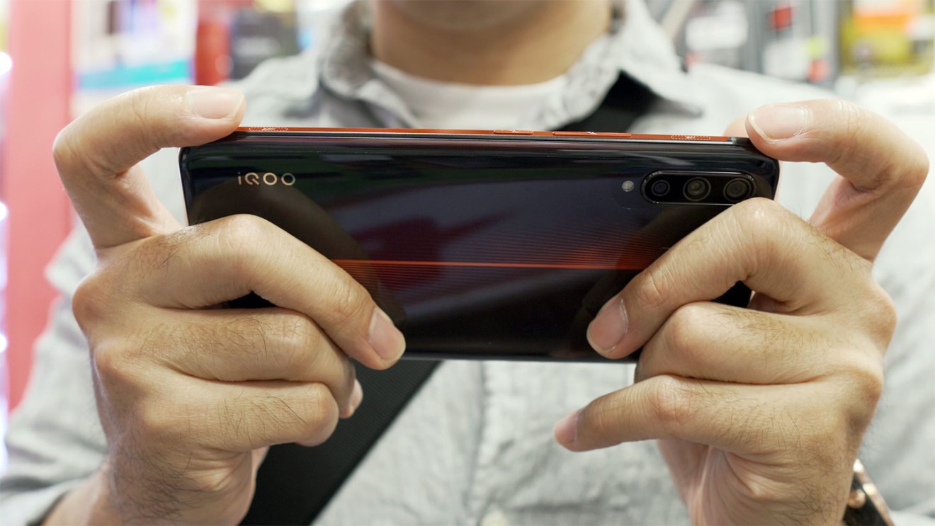 With touch sensors on the side, you get a console-like gaming experience. (Picture: Abacus)