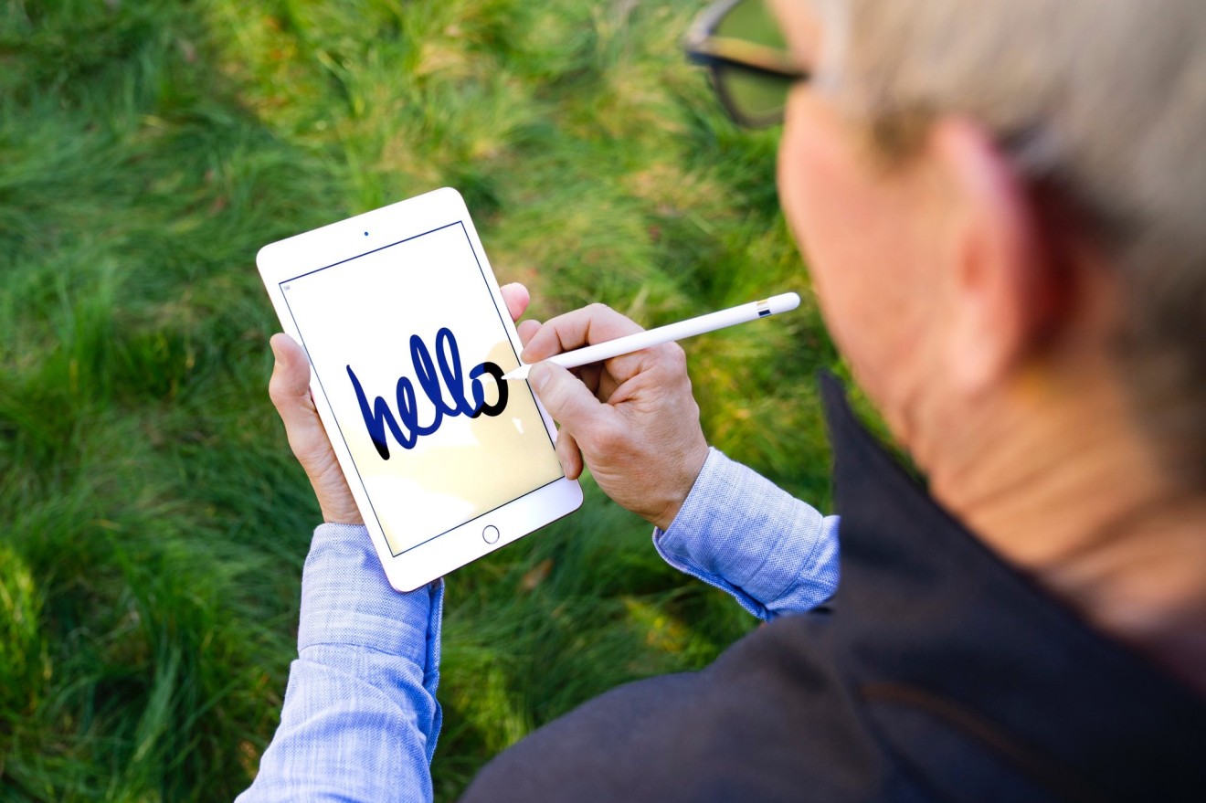 Tim Cook holding the iPad mini. (Picture: Apple)