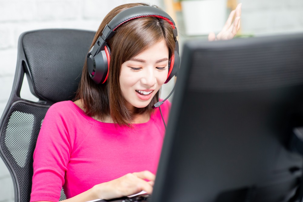 I'm so bad at games and my game companion would have to work so hard to encourage me that it'd almost count as a praising group session. (Picture: Shutterstock)