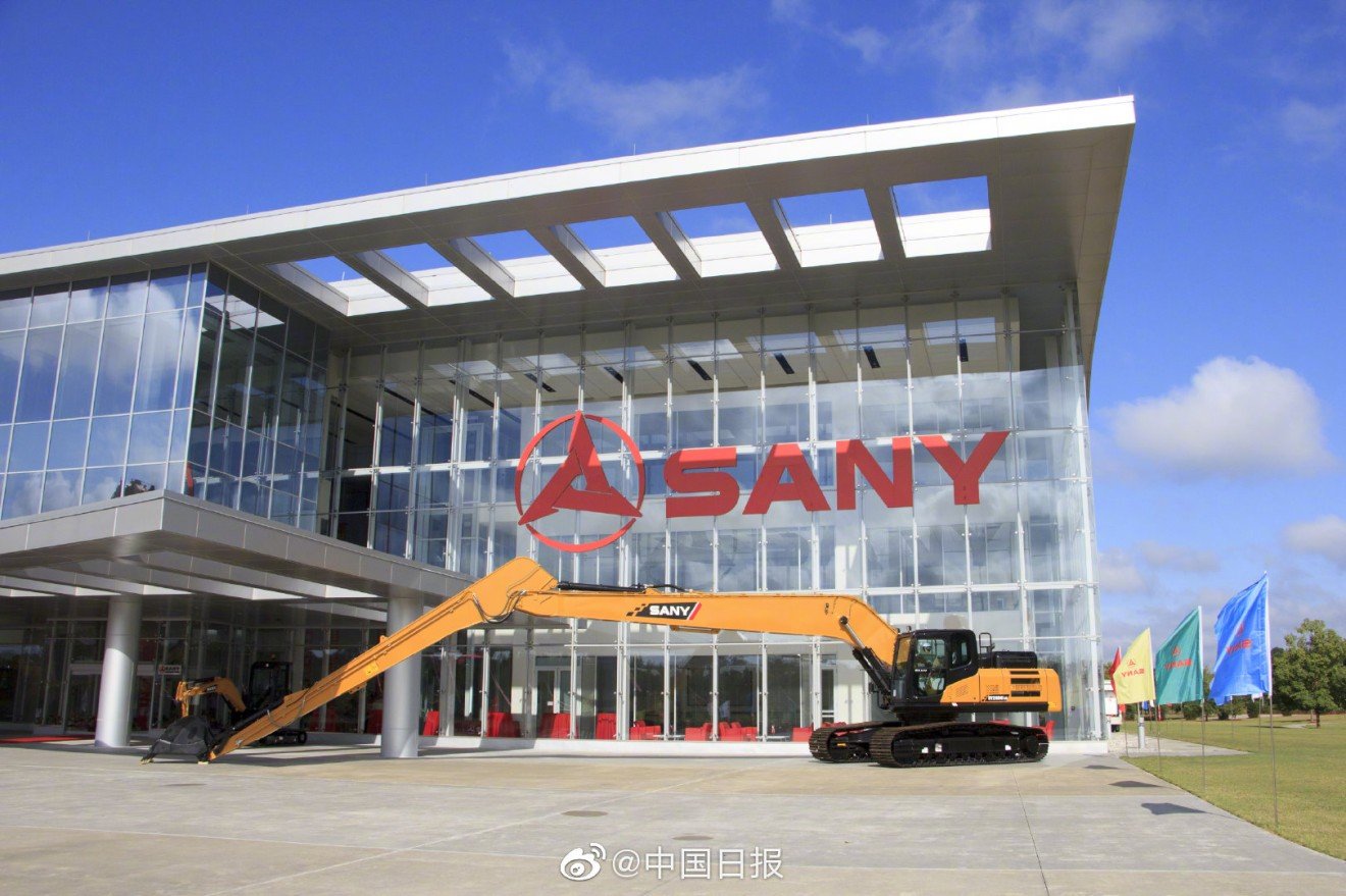 Head to the HQ in real life and you’ll get an excavator instead of the Guardians of the Galaxy spaceship Benatar that was parked outside in Avengers: Endgame. (Picture: China Daily/Weibo)