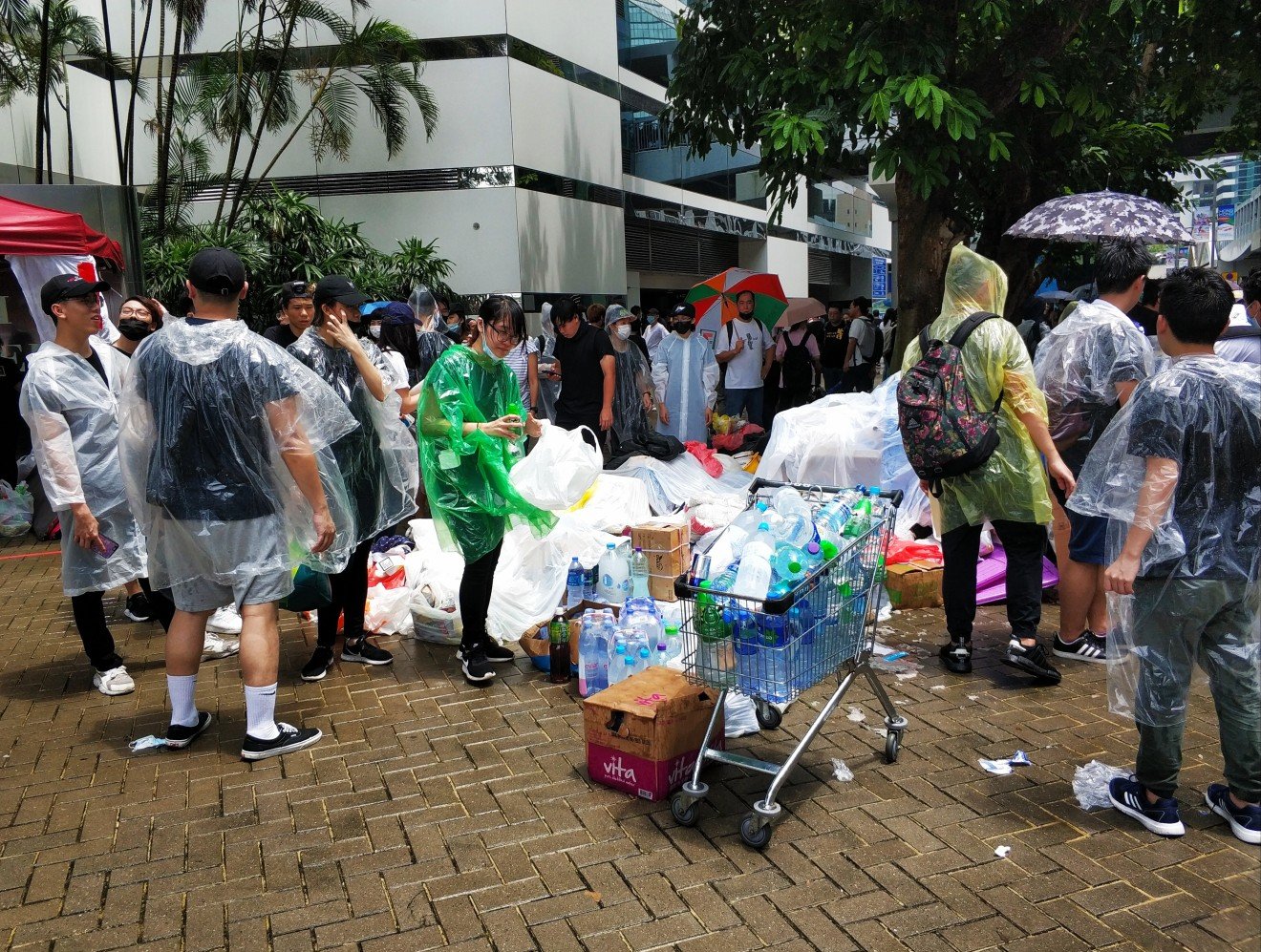 Despite the slow internet, protesters streamed what was happening on Twitch and Periscope while supplies kept pouring in. (Picture: Masha Borak/Abacus)