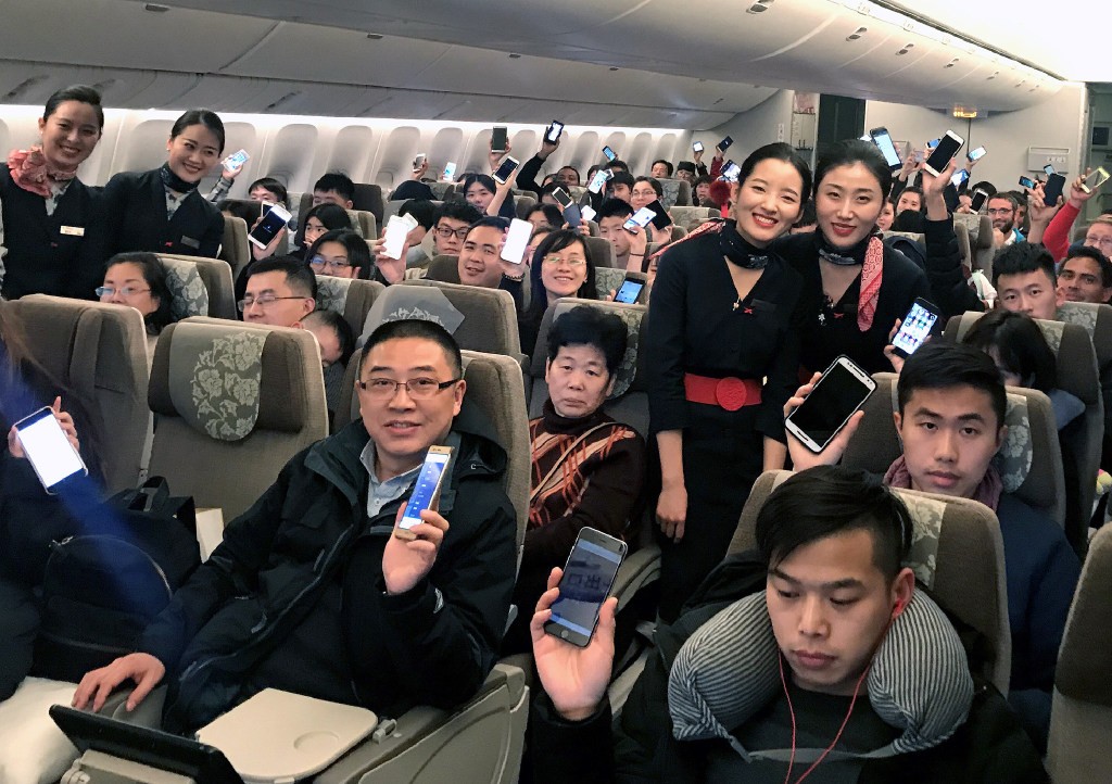 China Eastern Airlines started allowing passengers to use portable electronic devices on flights in 2018. Now the airline hopes AI will help it keep giving customers what they want. (Picture: Xinhua)