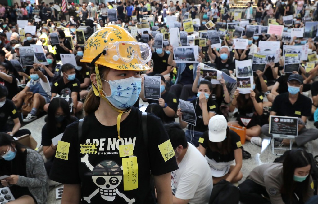 Black T-shirts, helmets and masks are a common sight among Hong Kong protesters. (Picture: Edmond So/SCMP)
