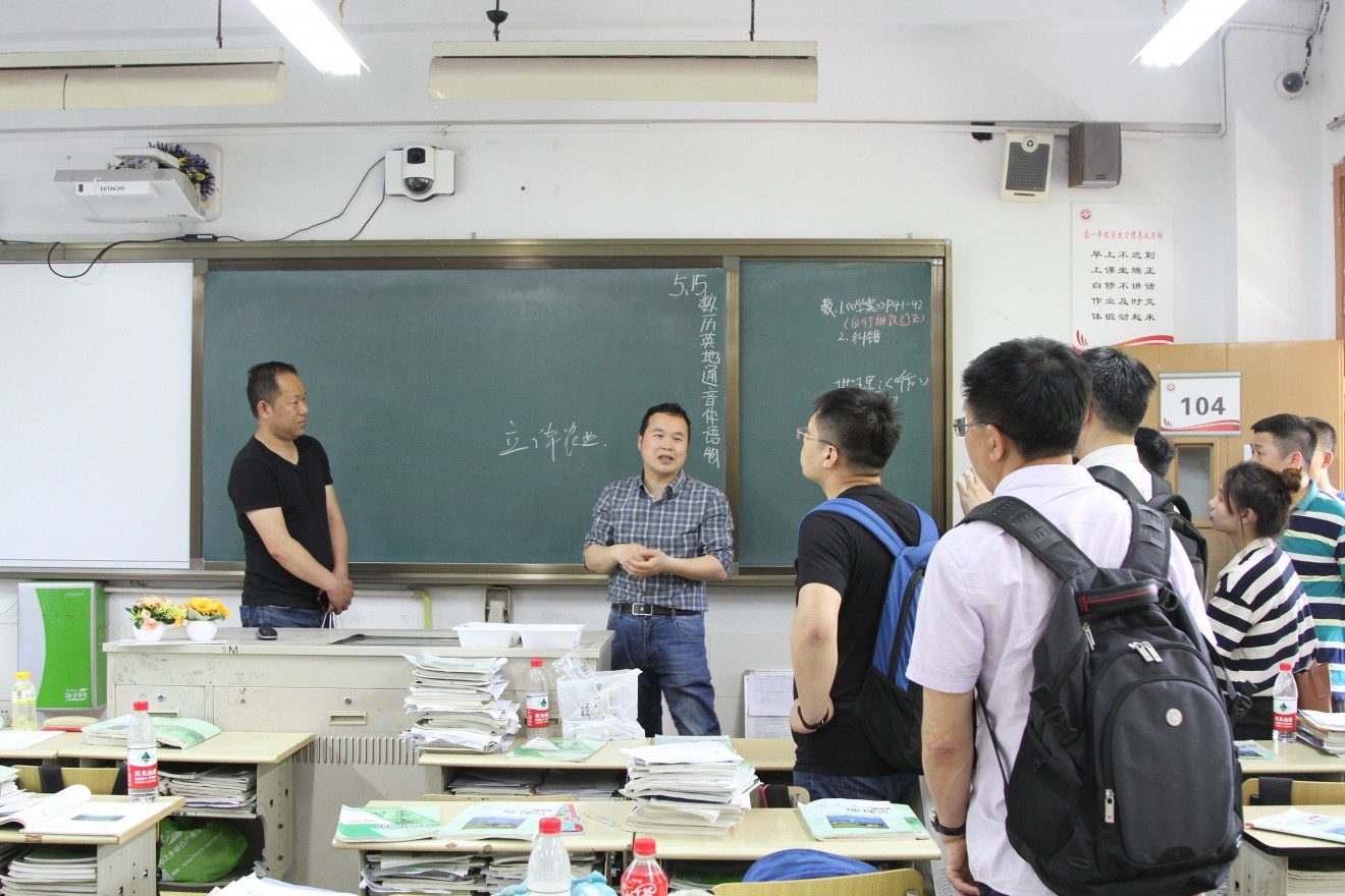 A camera seen on top of a blackboard in a Chinese classroom. (Picture: Zhejiang Hangzhou No.11 High School)