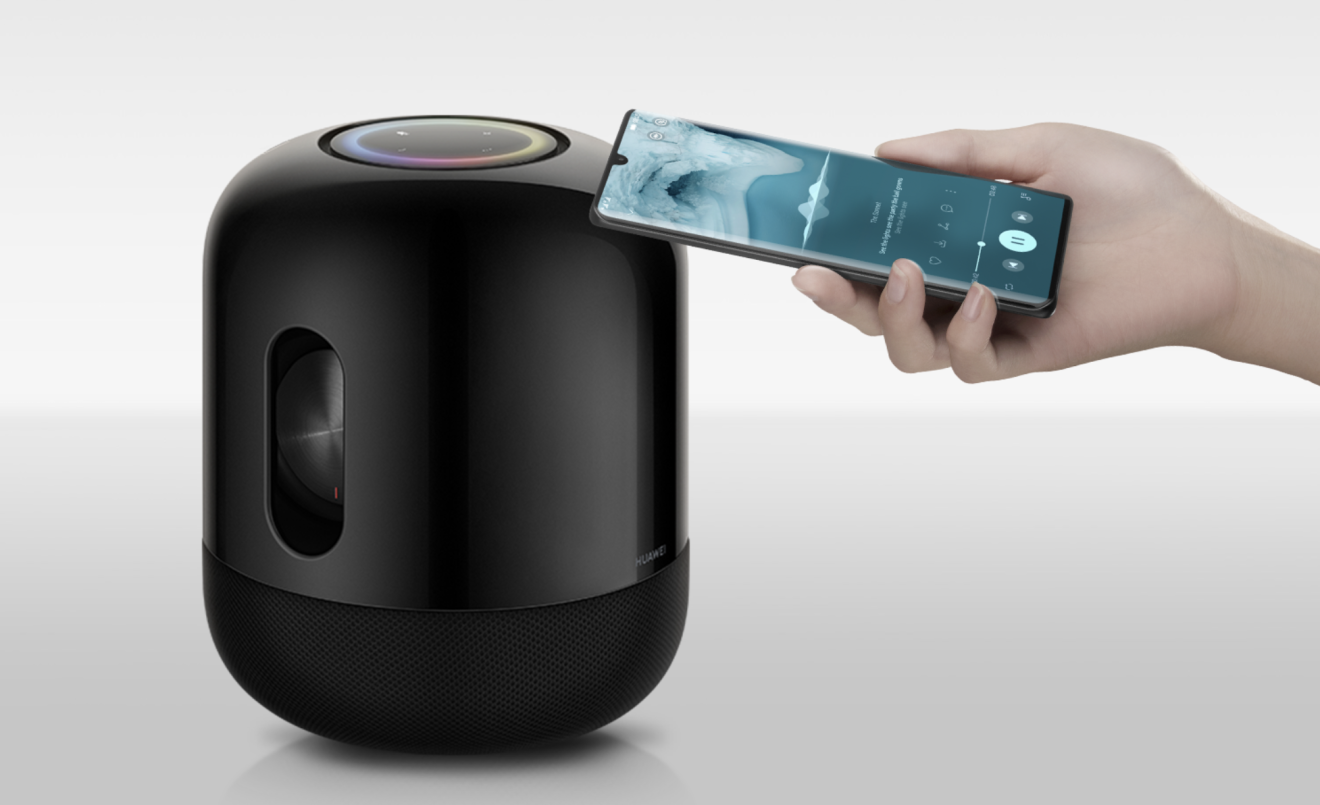 The Sound X is a round speaker with colorful lights on top… a little like the HomePod from Apple. Probably just a coincidence. (Picture: Huawei)