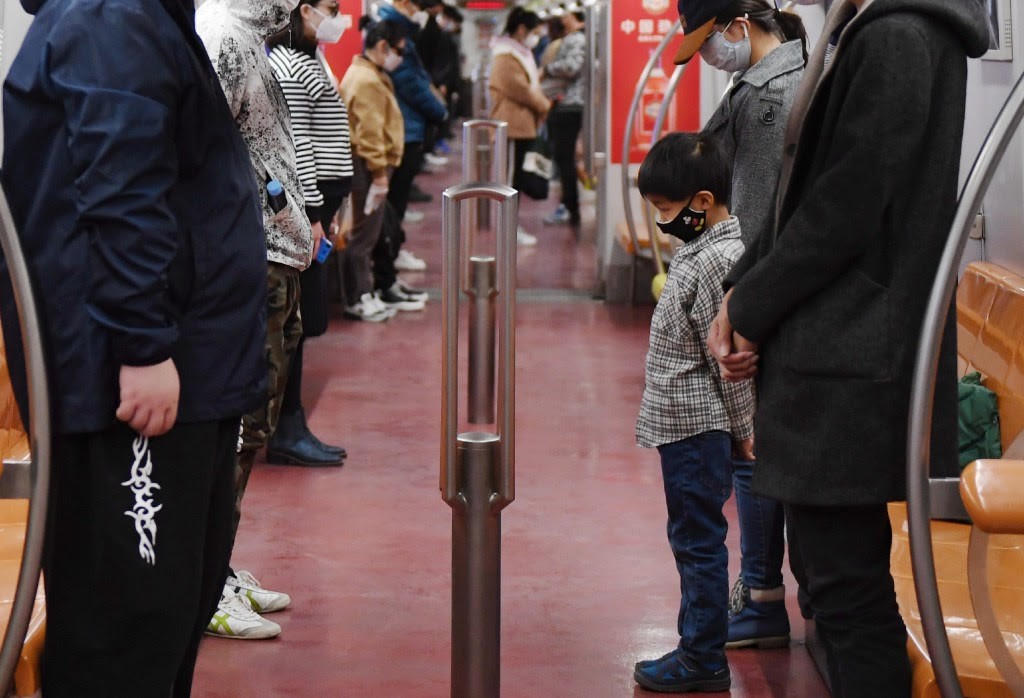 Subway passengers in Beijing pay a silent tribute to Covid-19 victims on April 4. (Picture: Xinhua)