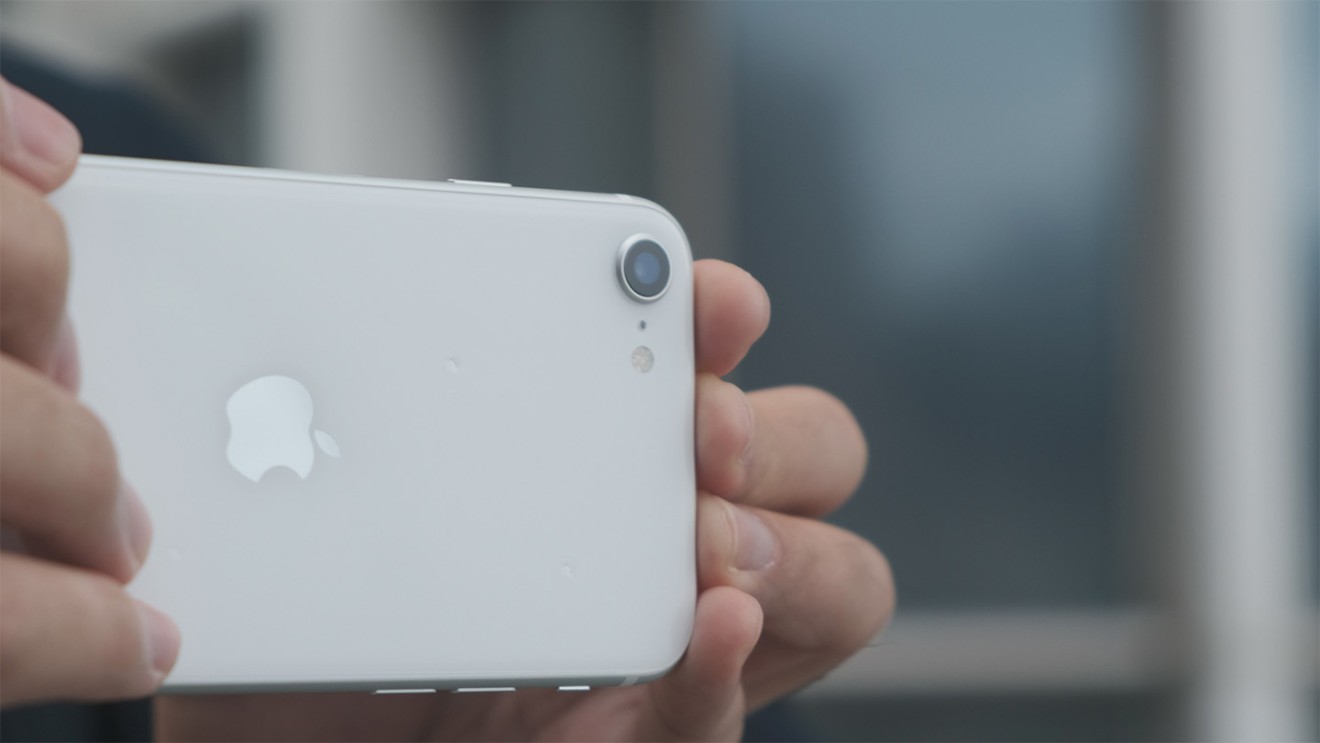 A single rear camera doesn’t stop you from taking good pictures.