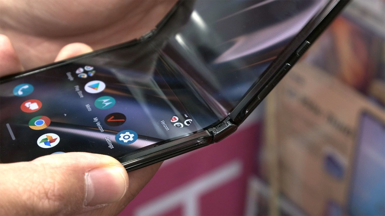 The hinge design allows the display collapse into a gentle curve instead of a hard crease.