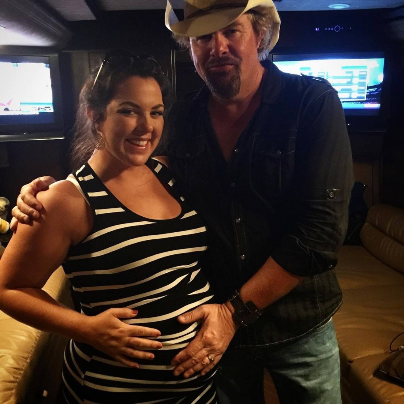 Who are late country star Toby Keith's daughters Krystal and Shelley? His  girls have honoured him several times over the past year, including with a  TV special featuring Jelly Roll and Carrie