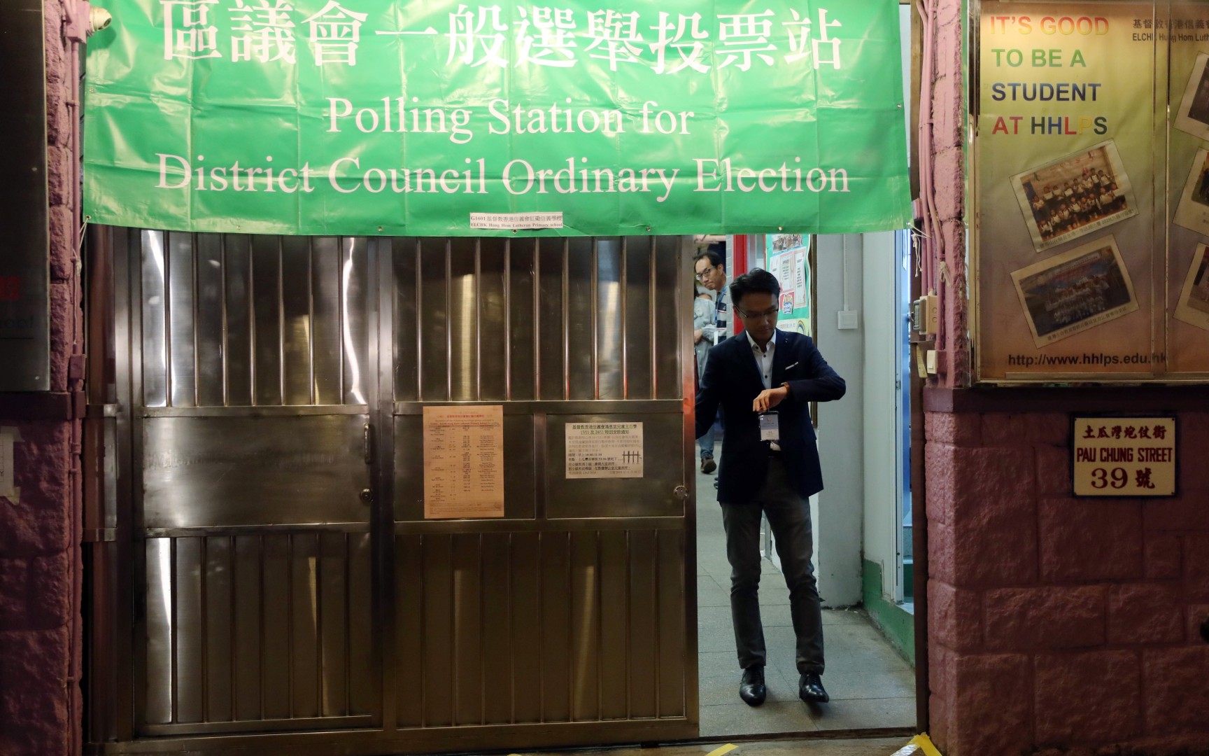 A polling station in To Kwa Wan closes following a record turnout at Hong Kong's district council elections. Photo: Sam Tsang