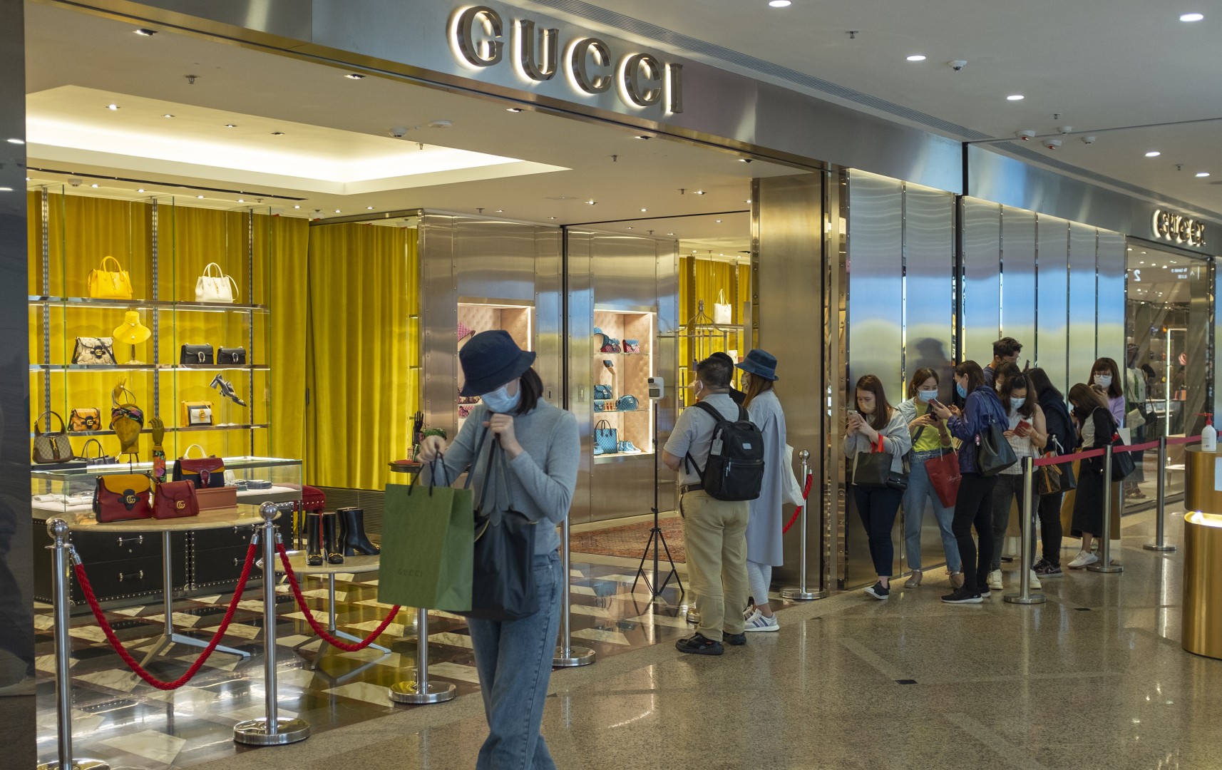 how much does it cost to open a gucci store