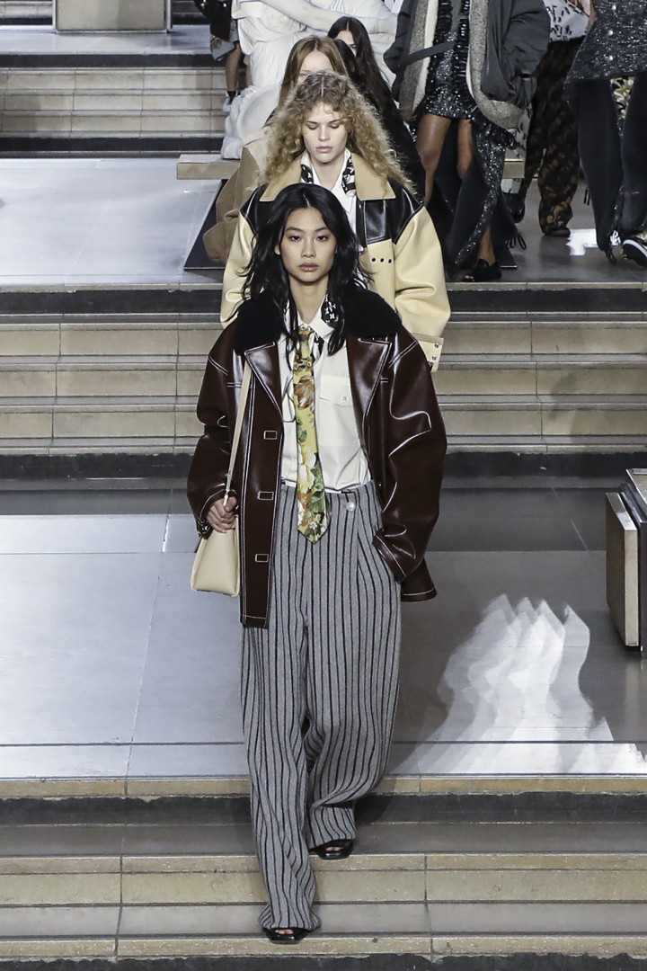 Mellem Borgmester Menstruation Paris Fashion Week 2022: Louis Vuitton showed off Nicolas Ghesquière's  playfully contrasting autumn/winter collection at the Musée d'Orsay, with  K-drama star HoYeon Jung leading the pack | South China Morning Post