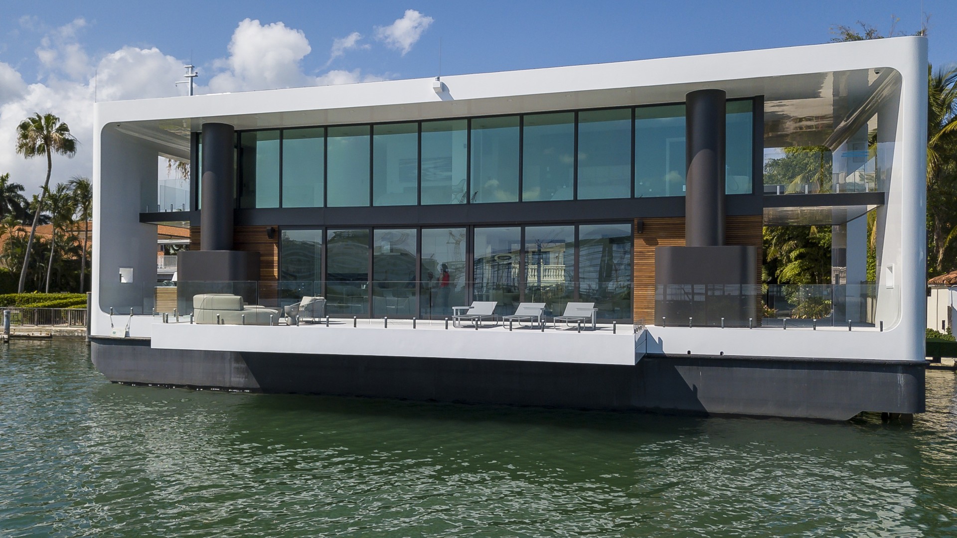 This Houseboat Of The Future Is A Us 5 5 Million Floating Mansion
