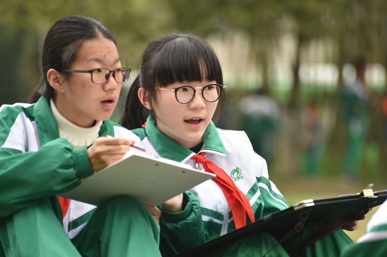 Featured image of post Dramatically Adjusting Glasses