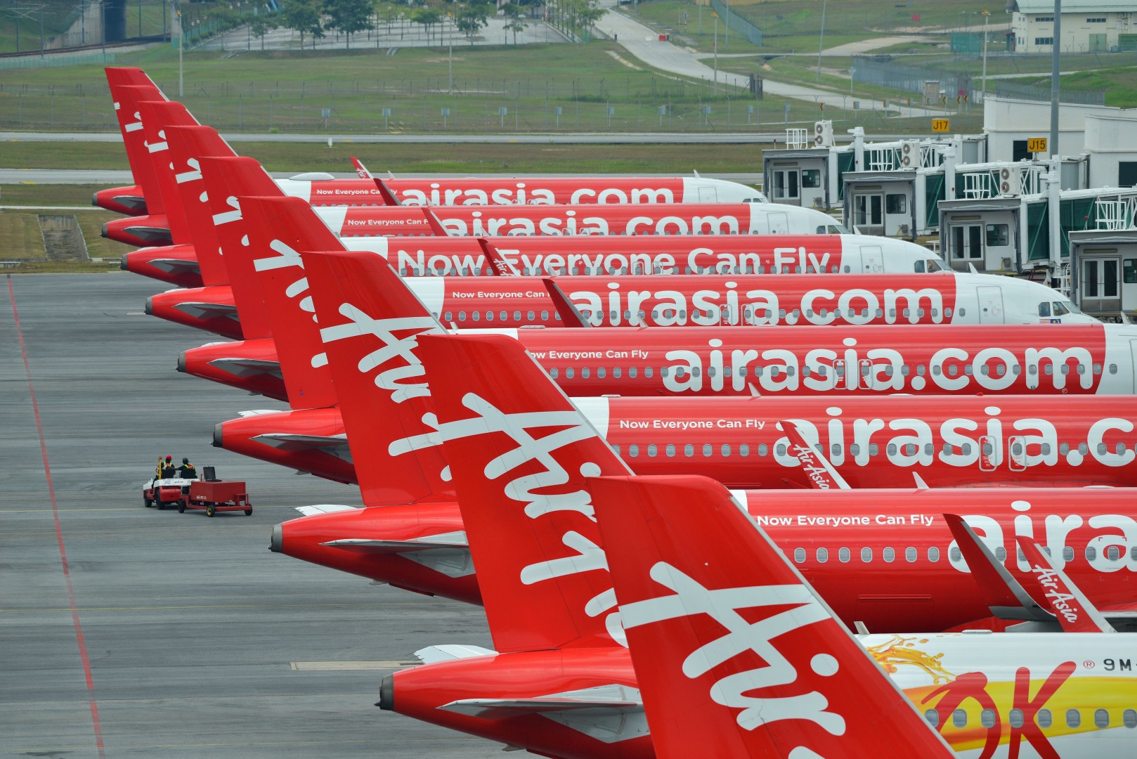 Malaysia Mulls Merging Airasia And Malaysia Airlines As Coronavirus Crisis Hits Industry South China Morning Post