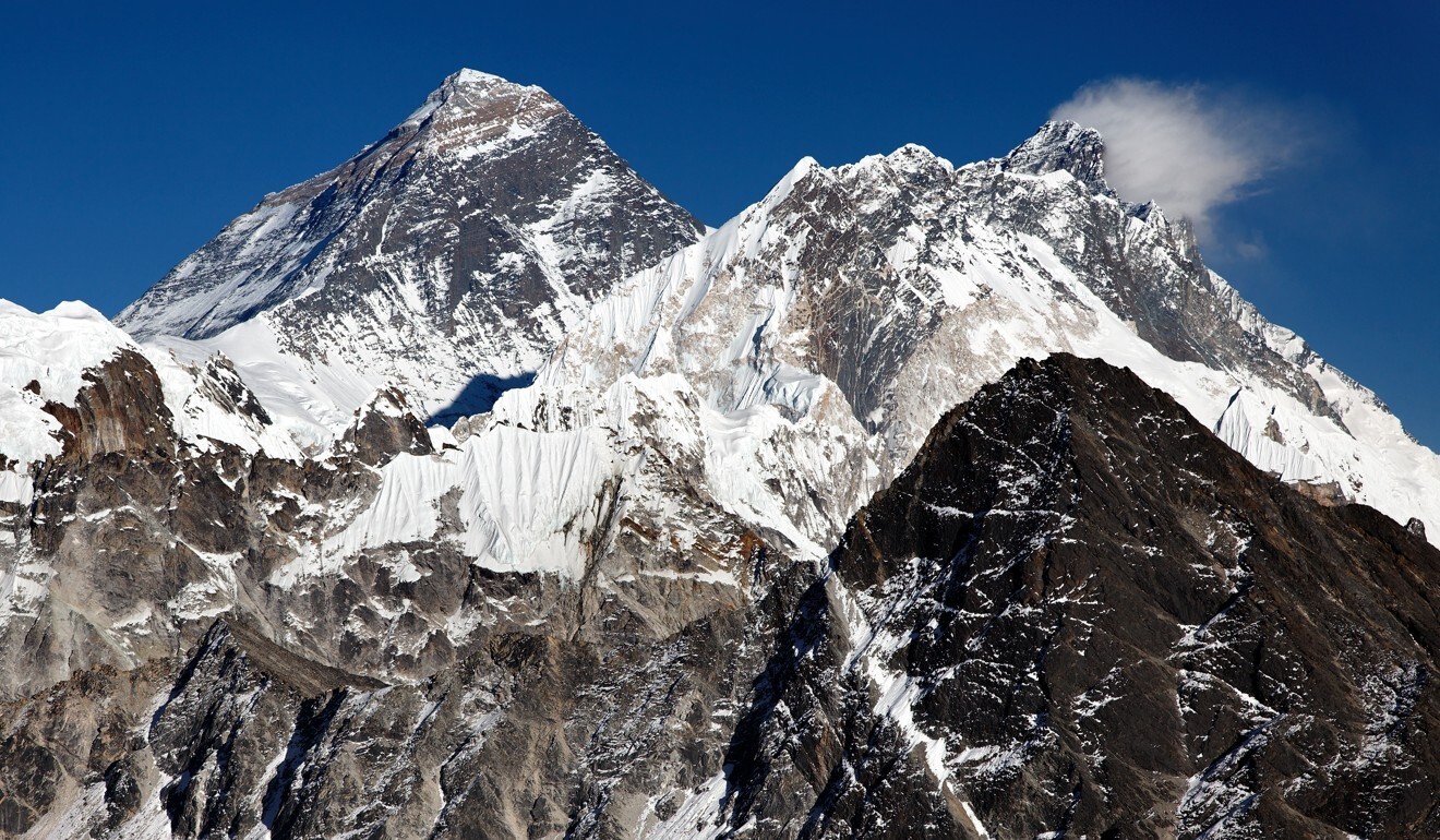 bodies on mt everest green boots