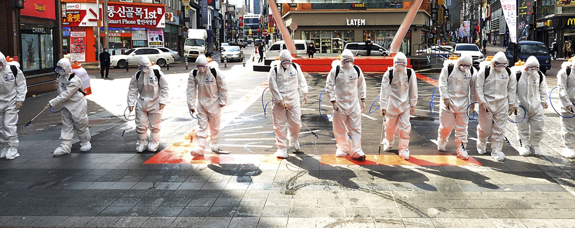 South Korean army soldiers wearing protective suits spray disinfectant to prevent the spread of the COVID-19 on a street in Daegu, South Korea. Photo: AP