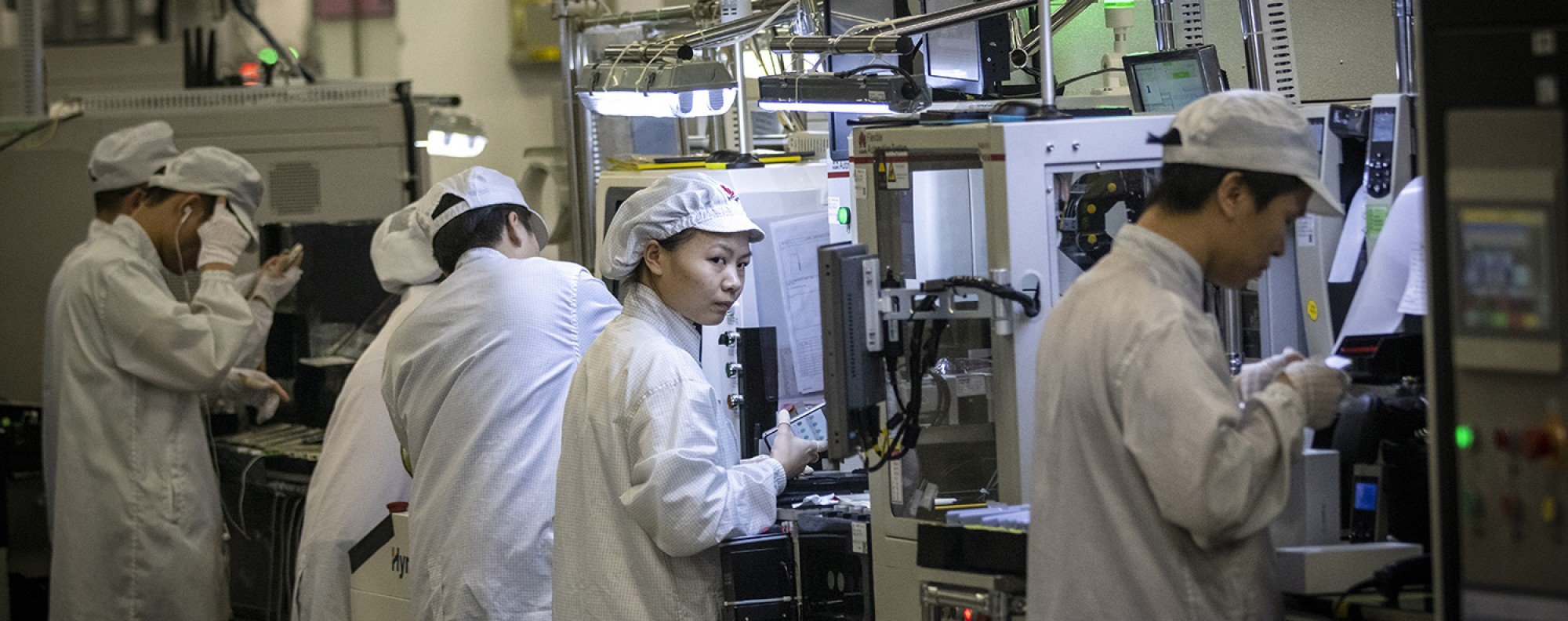 People work at a Huawei factory in Dongguan, Guangdong Province. Photo: EPA-EFE