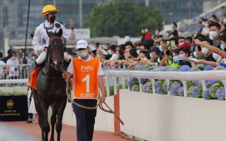 Vincent Ho acknowledges the crowd after Golden Sixty’s win in the Champions Mile last year. Photos: Kenneth Chan