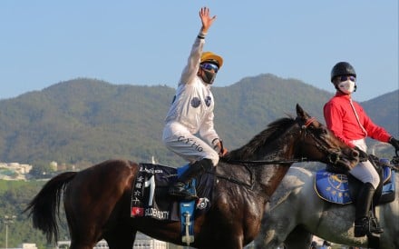 Vincent Ho waves to the crowd after Golden Sixty’s win in last year’s Hong Kong Mile. Photos: Kenneth Chan