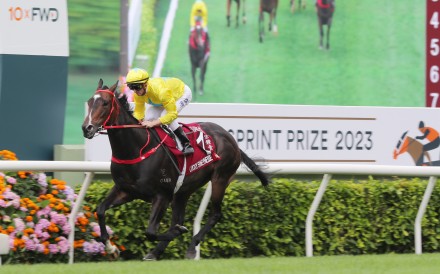 Lucky Sweynesse storms to victory in Sunday’s Group One Chairman’s Sprint Prize (1,200m) at Sha Tin. Photo: Kenneth Chan