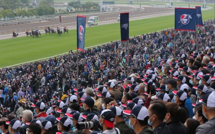 Fans watch on at the 2022 Hong Kong International Races. Photos: Kenneth Chan