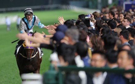 Happy Valley punters cheer on Son Pak Fu and Jerry Chau following their fourth consecutive win at the city circuit. Photos: Kenneth Chan