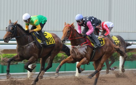 Beauty Eternal (right) coasts into sixth in his Tuesday morning trial. Photo: Kenneth Chan